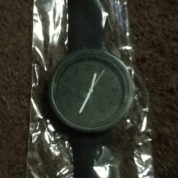 Watch - Picture 2 of 3